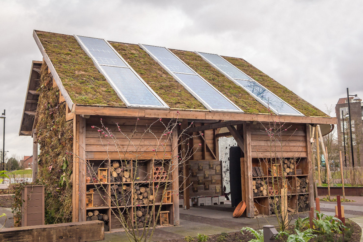 zonnepanelen op tuinhuis